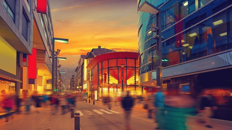 Bail commercial : le preneur peut obtenir un loyer de renouvellement à la baisse sans avoir à justifier d’un motif de déplafonnement